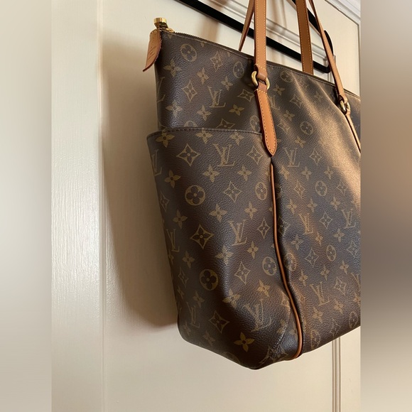 Authentic Louis Vuitton Totally GM - Picture 3 of 9